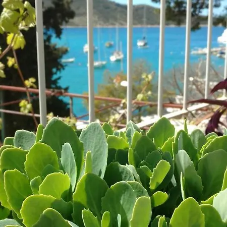 Mar Vista Apartment *