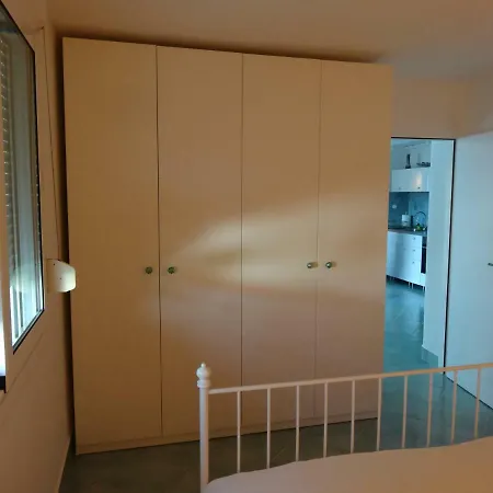 Mar Vista Apartment